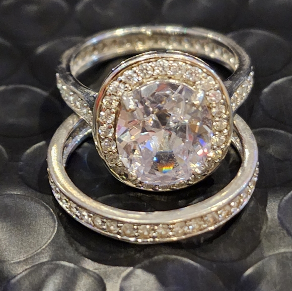 Stunning 6.48 TCW Oval CZ Zirconia Halo Bridal Set in Platinum - Picture 11 of 12